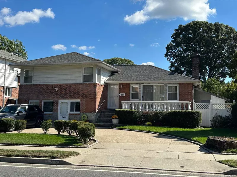 555 Woodfield RD, West Hempstead, NY 11552