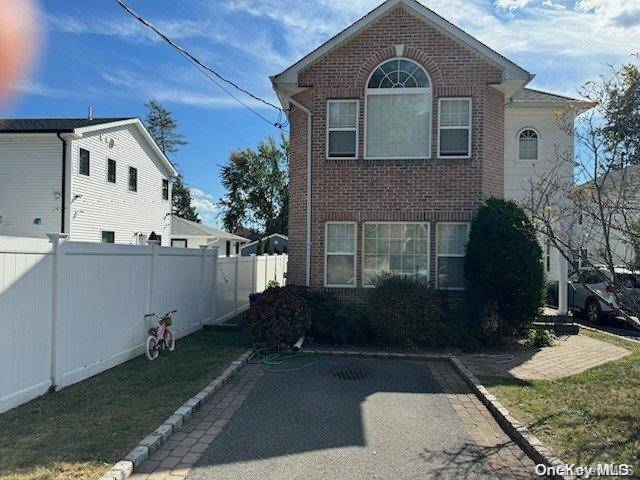 10A West DR, Port Washington, NY 11050