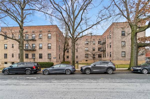 144-32 78th Ave #1E, Flushing, NY 11367