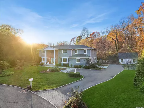 Huntington, NY 11743,9 Flower Hill CT