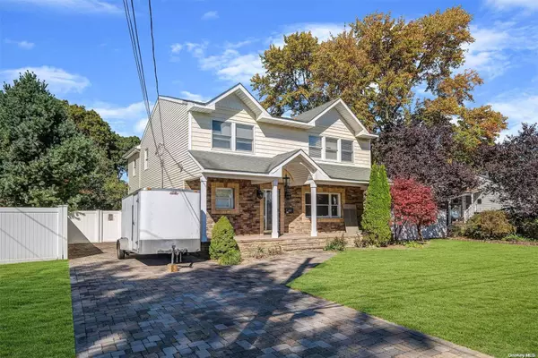 West Islip, NY 11795,309 Aster RD