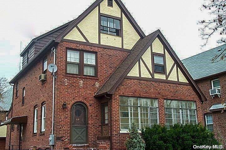 49 Trafalgar SQ, Lynbrook, NY 11563