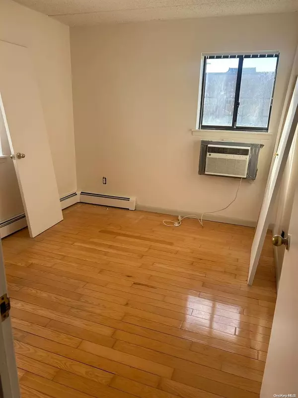 Flushing, NY 11354,147-48 Roosevelt AVE #3F