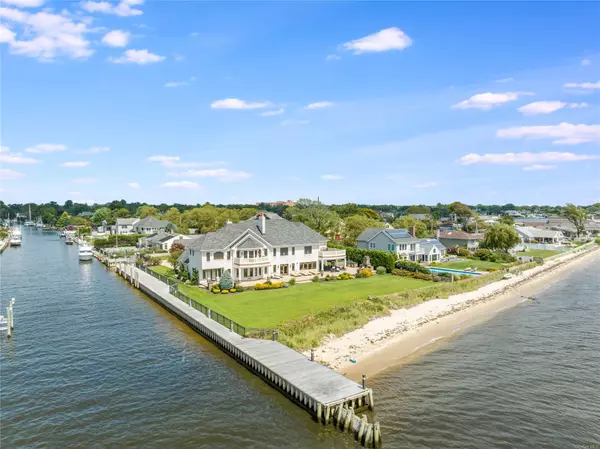 West Islip, NY 11795,130 Wagstaff LN