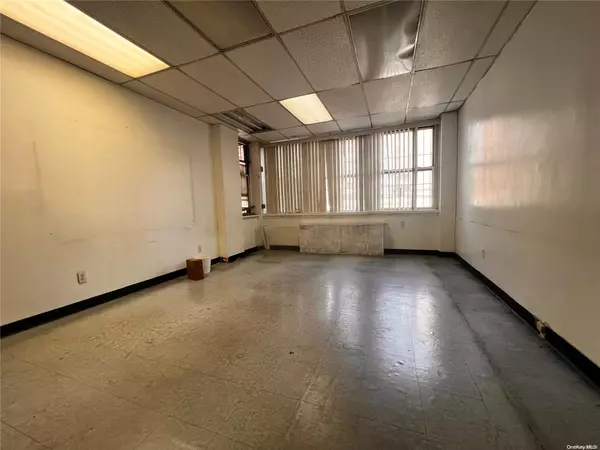 Flushing, NY 11354,41-25 Kissena BLVD #128