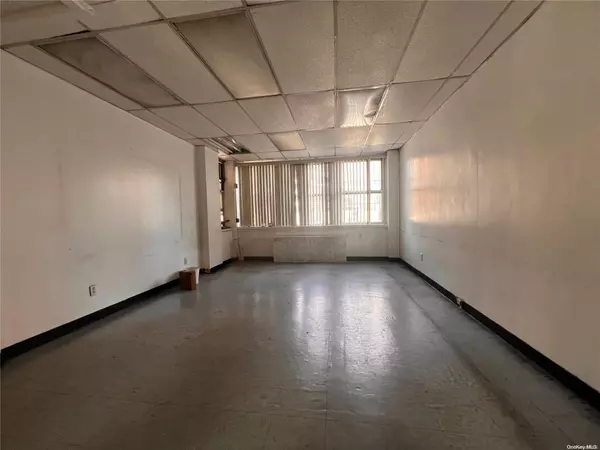 Flushing, NY 11354,41-25 Kissena BLVD #128