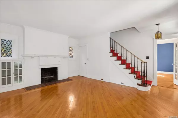 Forest Hills, NY 11375,12 Middlemay CIR