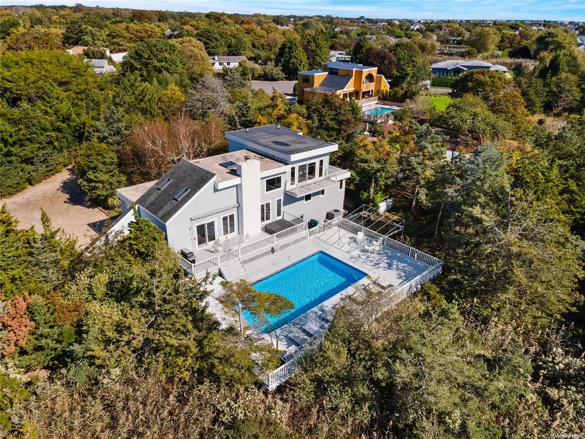 Westhampton Beach, NY 11978,27 Stillwaters LN