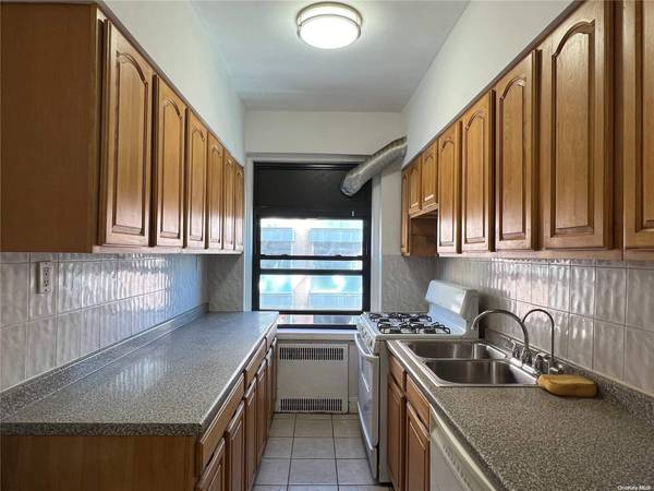 Flushing, NY 11355,144-80 Sanford AVE #4J