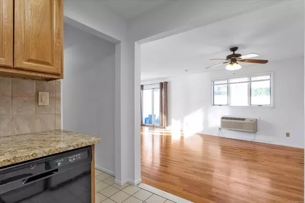 Port Washington, NY 11050,100B Haven AVE #2