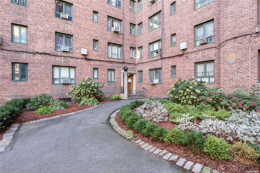1505 Archer RD #2D, Bronx, NY 10462