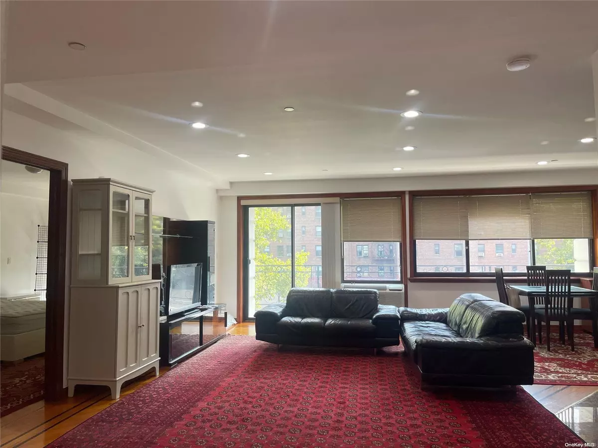 Rego Park, NY 11374,99-31 66th AVE #3D