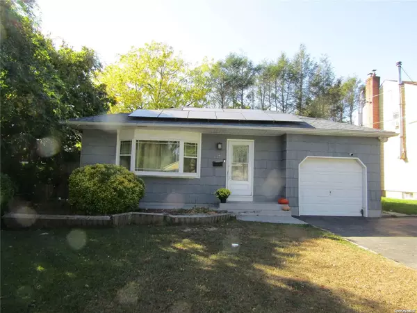 Huntington Station, NY 11746,14 Segrove PL