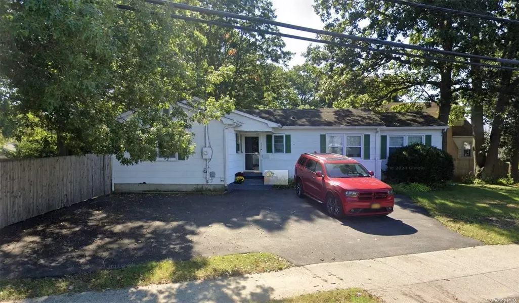 882 Union BLVD, West Islip, NY 11795