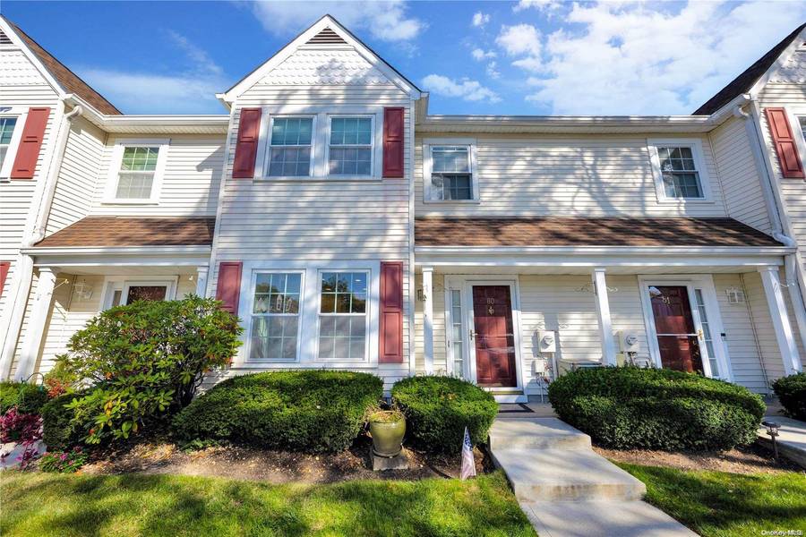 80 Stratford CT #80, Farmingdale, NY 11735