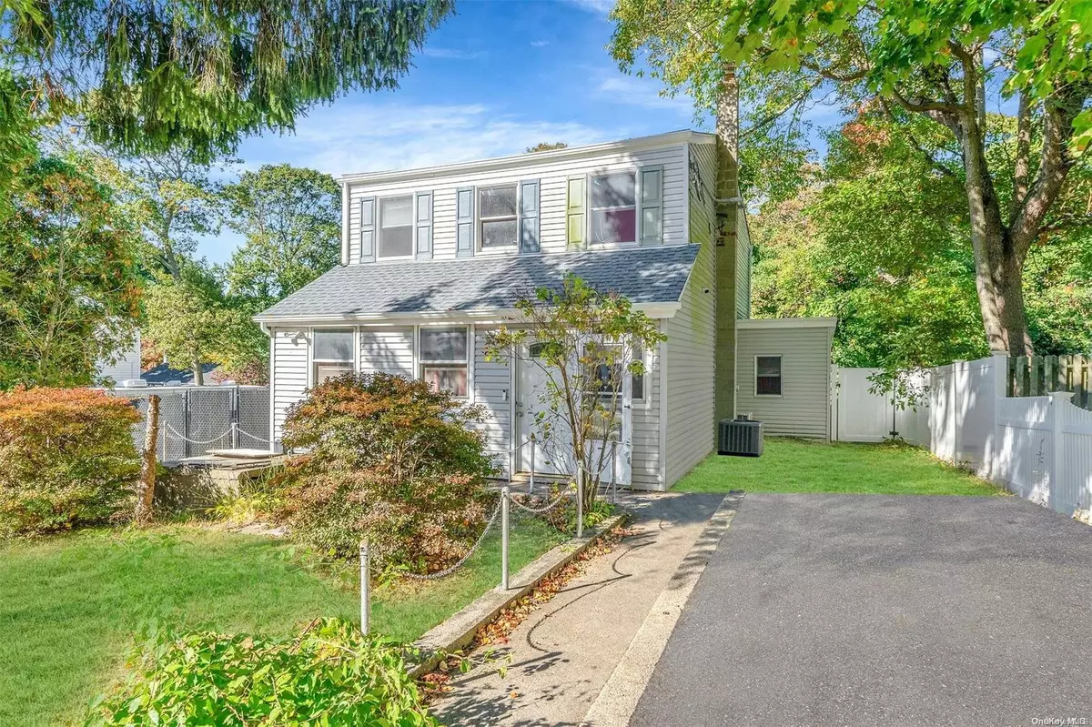 Rocky Point, NY 11778,16 Dandelion RD