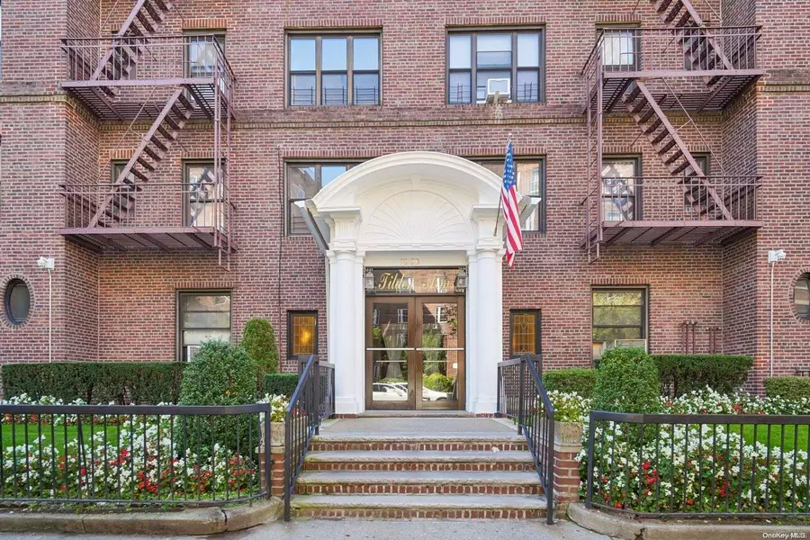 73-20 Austin ST #5R, Forest Hills, NY 11375