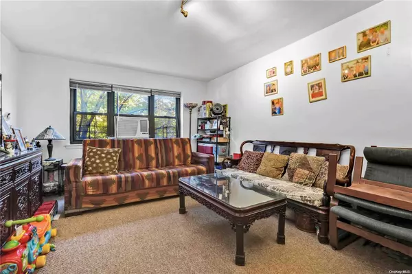 31-31 138th ST #2C,  Flushing,  NY 11354