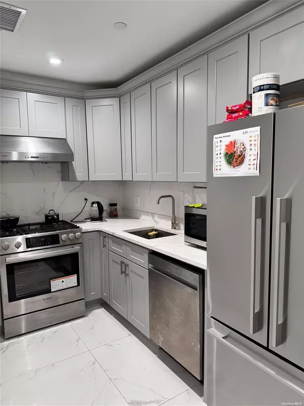 Flushing, NY 11355,41-62 Bowne ST #13D