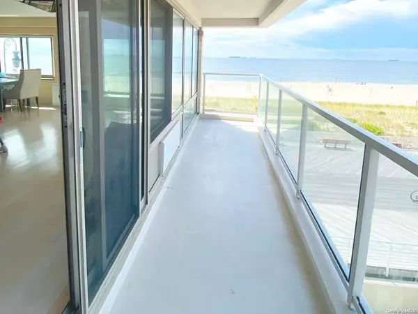 East Atlantic Beach, NY 11561,170 W Broadway #4E