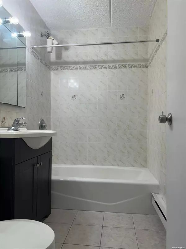 Flushing, NY 11355,136-35 Maple Ave #3F