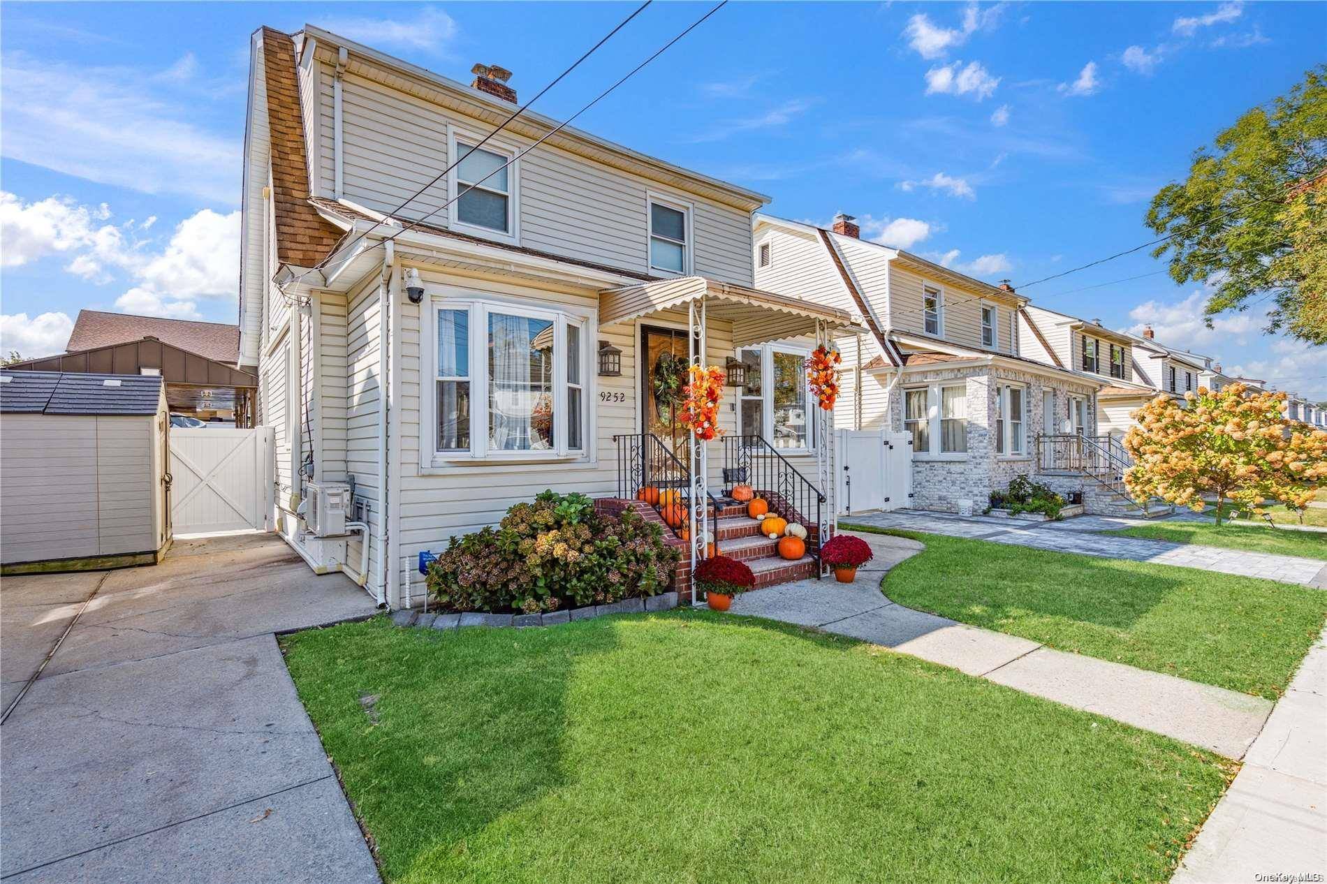 Queens Village, NY 11428,92-52 219th ST