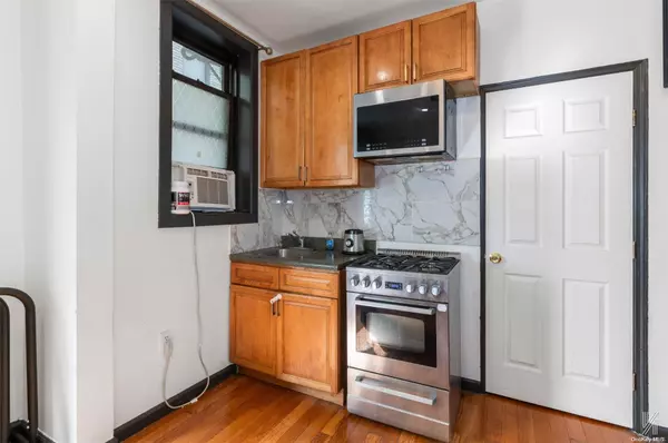 Astoria, NY 11105,21-38 35th ST #1C