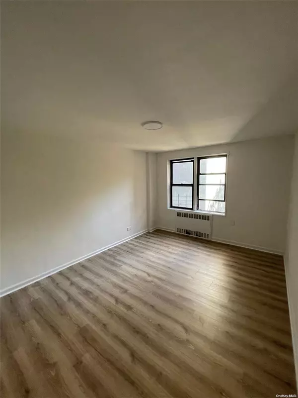 Flushing, NY 11355,144-07 Sanford Avenue #3E