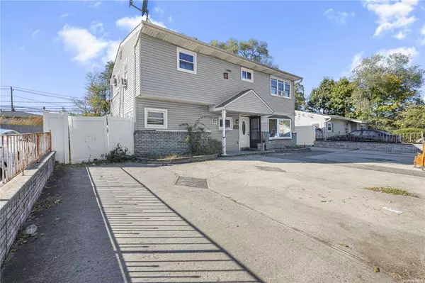 Amityville, NY 11701,10 Somerset RD