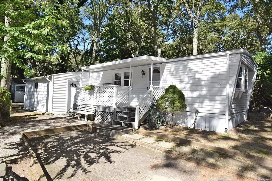 229-70 Montauk HWY, Hampton Bays, NY 11946