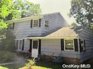 Smithtown, NY 11787,9 Croft LN