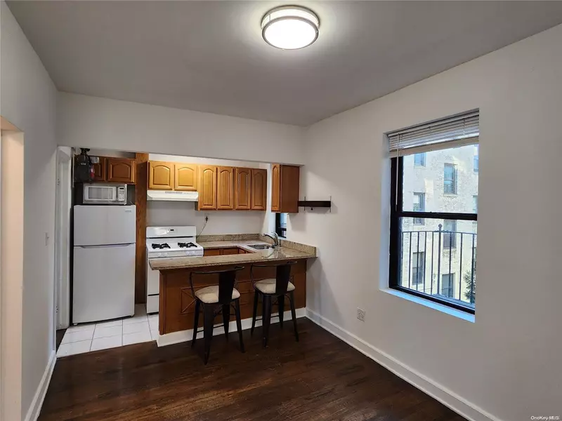 21-78 35th Street #3E, Astoria, NY 11105