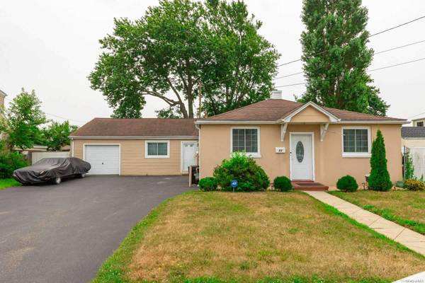 Lindenhurst, NY 11757,53 W Belle Terre AVE