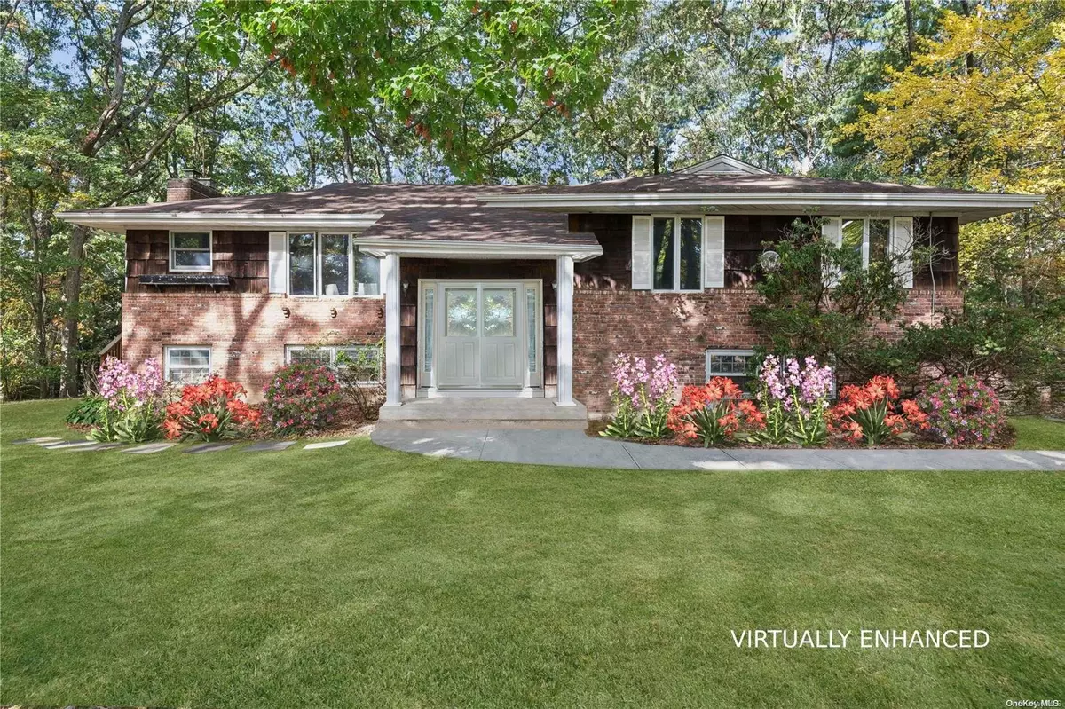 Melville, NY 11747,18 Montrose PL