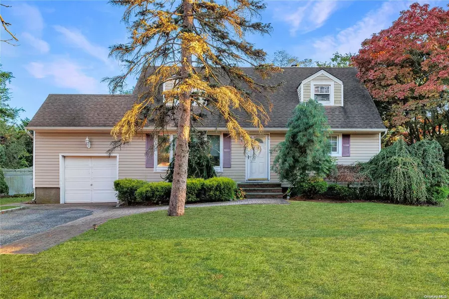 390 Clay Pitts RD, East Northport, NY 11731