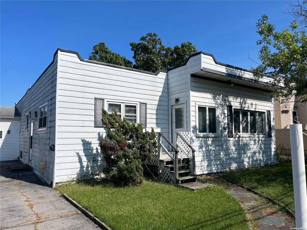 3295 Parkway DR, Baldwin, NY 11510