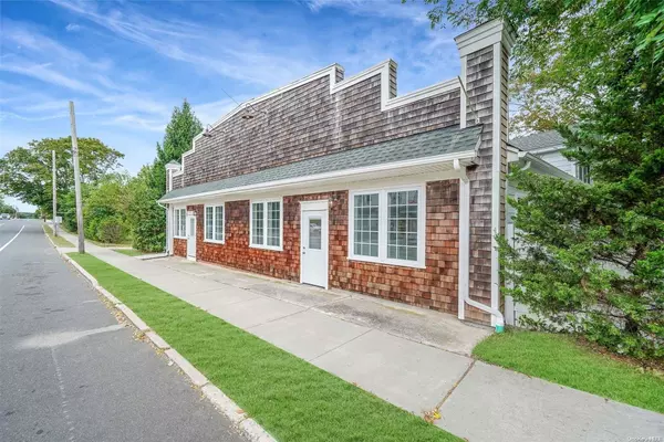 East Moriches, NY 11940,533 Montauk HWY