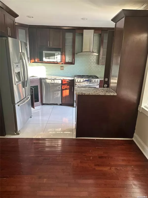 Queens Village, NY 11427,88-48 207th ST