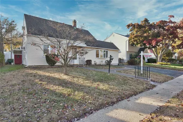 Levittown, NY 11756,102 Cotton LN