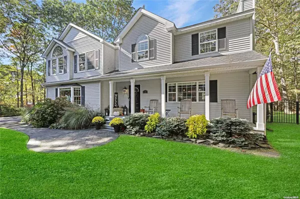 Manorville, NY 11949,18 Diane DR