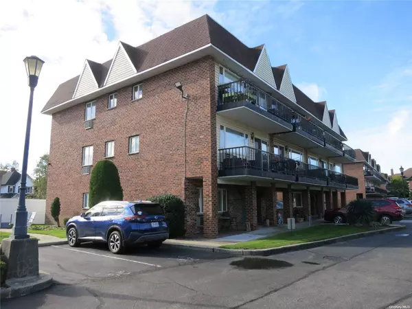 Lynbrook, NY 11563,110 Atlantic AVE #51