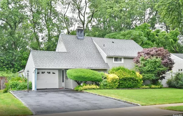 Westbury, NY 11590,176 E Cabot LN