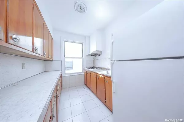 Bensonhurst, NY 11204,1469 Dahill RD