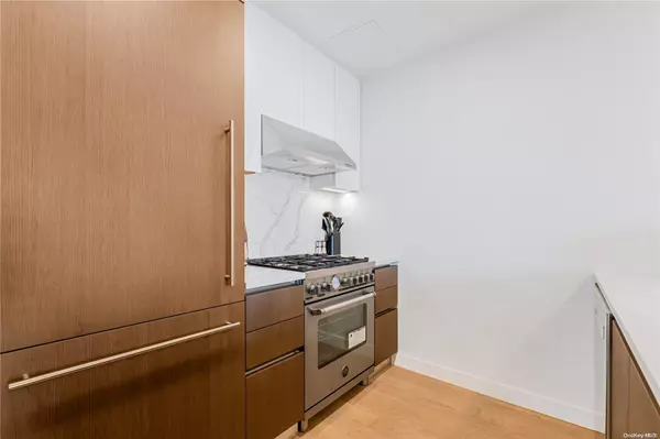 Flushing, NY 11354,33-66 Farrington ST #14D