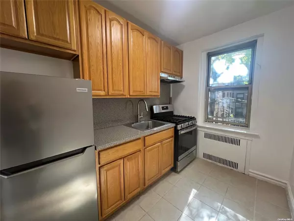 Sunnyside, NY 11104,41-30 46th Street #2E