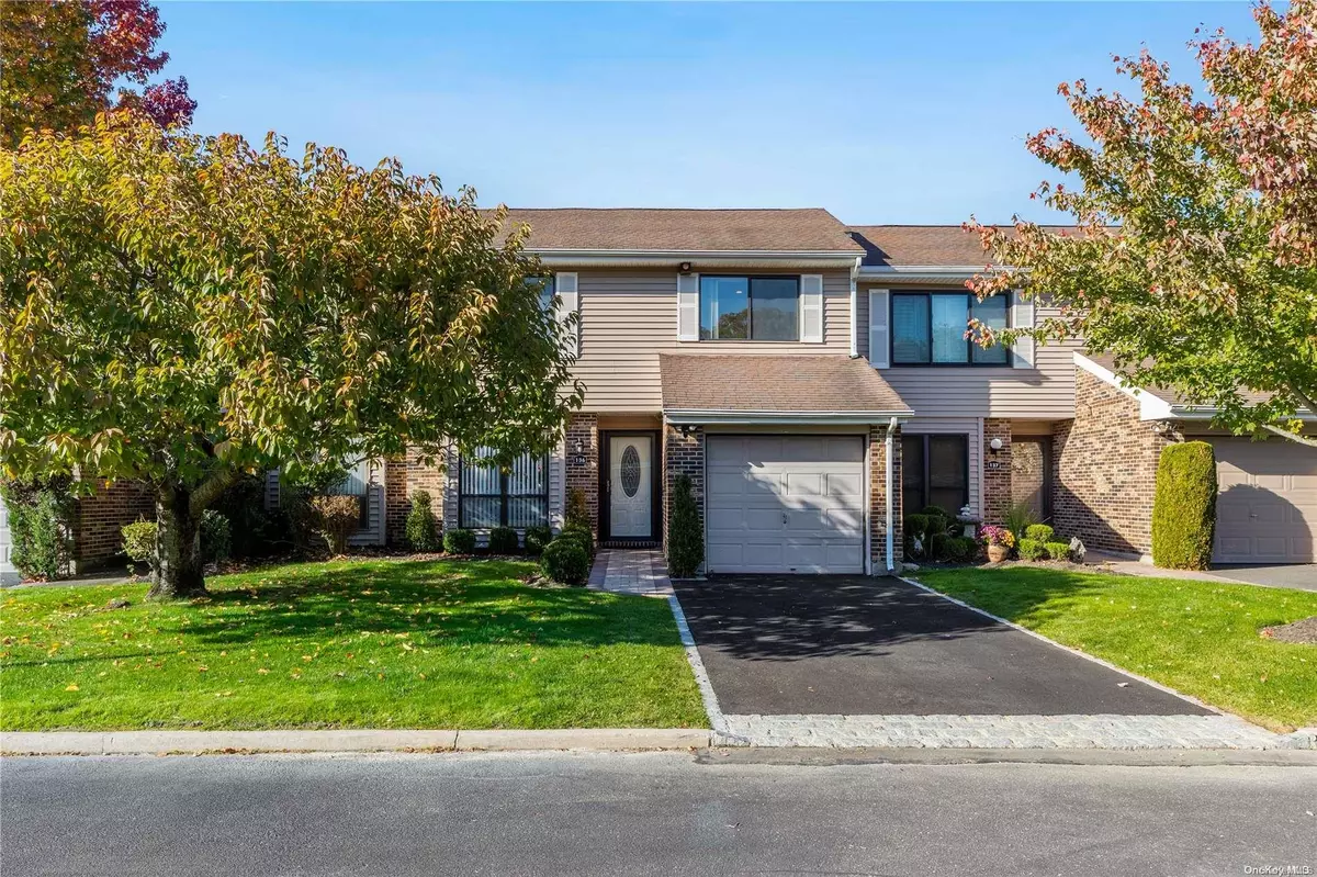 Smithtown, NY 11787,136 Hidden Ponds CIR #136