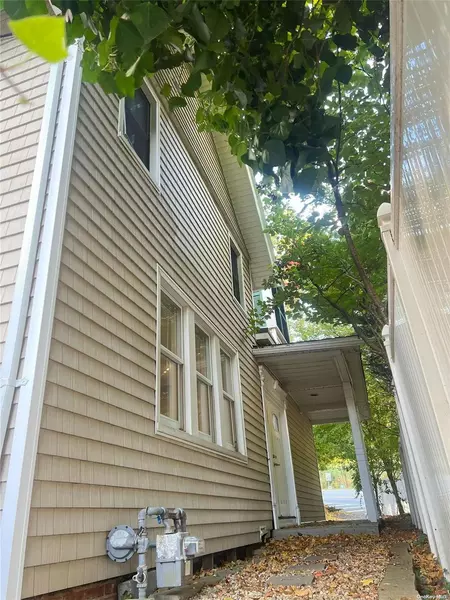 1682 Northern BLVD, Laurel Hollow, NY 11791