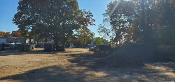 Southampton, NY 11968,461 County Road 39