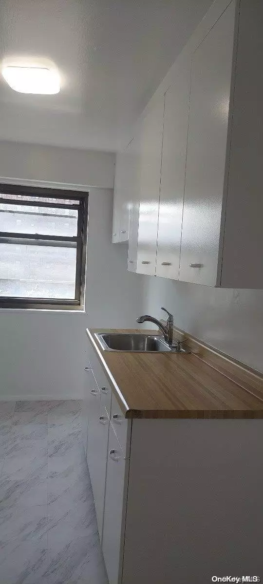 Astoria, NY 11106,21-20 33 RD #9C