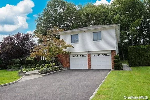 Roslyn, NY 11576,400 Elm DR